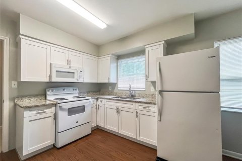 Villa ou maison à louer à Tampa, Floride: 4 chambres, 106.84 m2 № 2419958 - photo 6