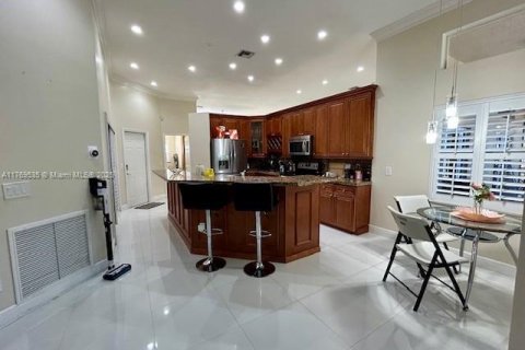 House in Coral Springs, Florida 4 bedrooms, 212.1 sq.m. № 1985582 - photo 7