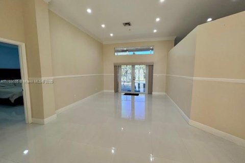 House in Coral Springs, Florida 4 bedrooms, 212.1 sq.m. № 1985582 - photo 3