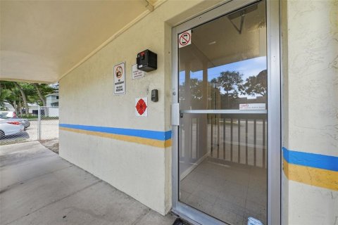 Commercial property in Clearwater, Florida 244.05 sq.m. № 2122997 - photo 4