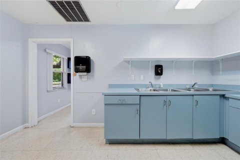 Commercial property in Clearwater, Florida 244.05 sq.m. № 2122997 - photo 11