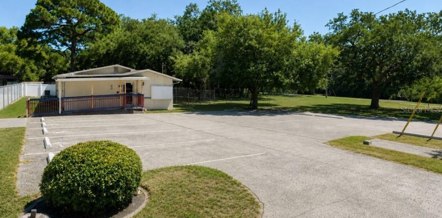 Commercial property in Clearwater, Florida 244.05 sq.m. № 2122997