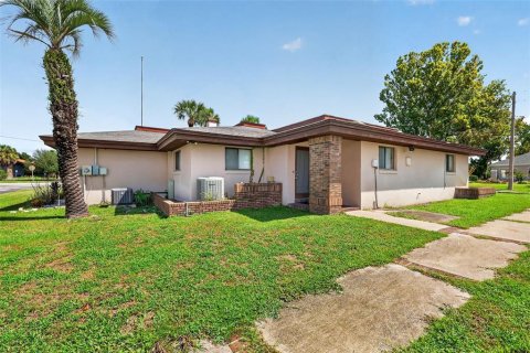 Commercial property in Eustis, Florida 225.38 sq.m. № 2377721 - photo 3