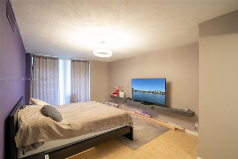 Condominio en venta en Hallandale Beach, Florida, 2 dormitorios, 134.71 m2 № 2006670 - foto 3