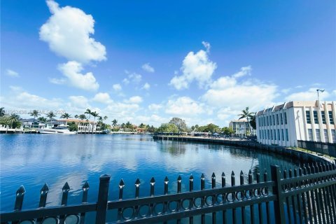 Condominio en venta en Hallandale Beach, Florida, 2 dormitorios, 134.71 m2 № 2006670 - foto 13