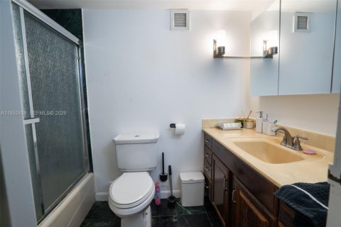 Condominio en venta en Hallandale Beach, Florida, 2 dormitorios, 134.71 m2 № 2006670 - foto 10