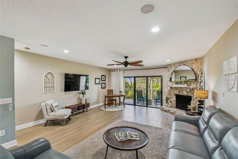 Condo in Treasure Island, Florida, 2 bedrooms  № 1907521 - photo 10