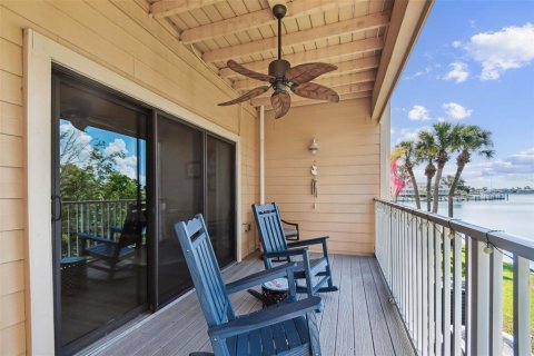 Condo in Treasure Island, Florida, 2 bedrooms  № 1907521 - photo 16