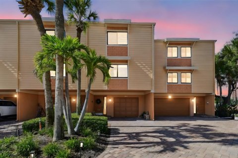 Condo in Treasure Island, Florida, 2 bedrooms  № 1907521 - photo 4
