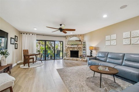 Condo in Treasure Island, Florida, 2 bedrooms  № 1907521 - photo 12