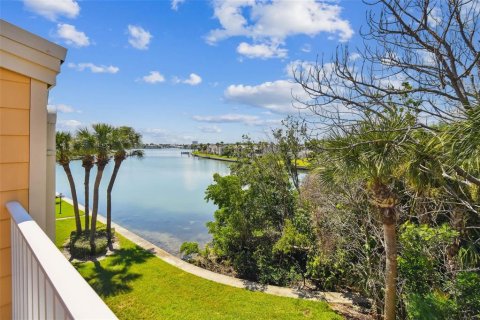 Condo in Treasure Island, Florida, 2 bedrooms  № 1907521 - photo 5