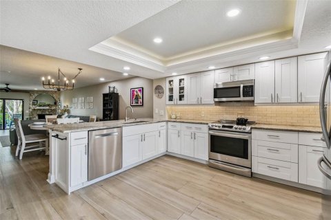 Condo in Treasure Island, Florida, 2 bedrooms  № 1907521 - photo 24