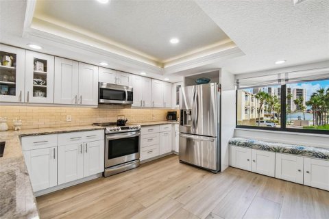 Condo in Treasure Island, Florida, 2 bedrooms  № 1907521 - photo 28