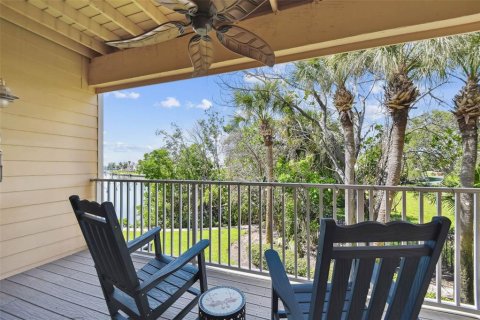 Condo in Treasure Island, Florida, 2 bedrooms  № 1907521 - photo 15