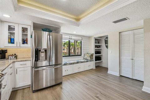 Condo in Treasure Island, Florida, 2 bedrooms  № 1907521 - photo 27