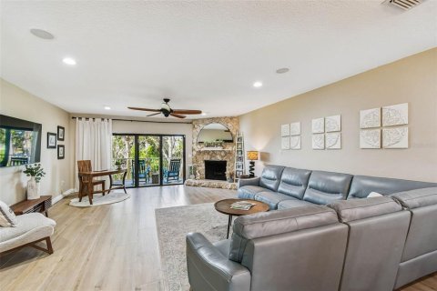 Condo in Treasure Island, Florida, 2 bedrooms  № 1907521 - photo 9