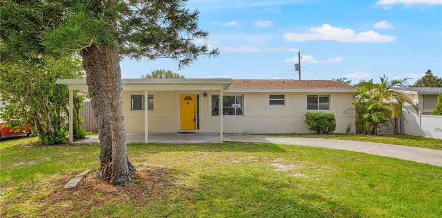 House in Saint Petersburg, Florida 4 bedrooms, 145.86 sq.m. № 1826959