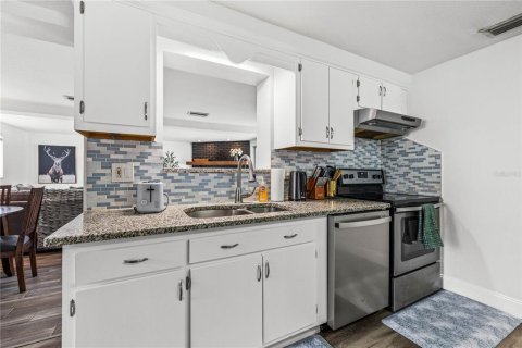 House in Saint Petersburg, Florida 4 bedrooms, 145.86 sq.m. № 1826959 - photo 10