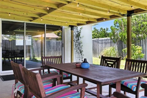 House in Saint Petersburg, Florida 4 bedrooms, 145.86 sq.m. № 1826959 - photo 17