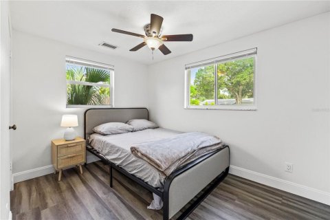 House in Saint Petersburg, Florida 4 bedrooms, 145.86 sq.m. № 1826959 - photo 23
