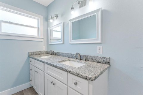House in Tampa, Florida 3 bedrooms, 116.69 sq.m. № 1909955 - photo 22