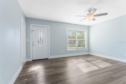 House in Tampa, Florida 3 bedrooms, 116.69 sq.m. № 1909955 - photo 9