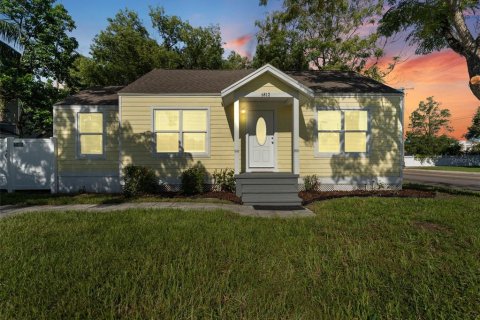 House in Tampa, Florida 3 bedrooms, 116.69 sq.m. № 1909955 - photo 2