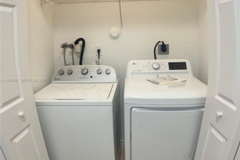 Снять в аренду таунхаус в Майами, Флорида 3 спальни, 166.57м2, № 2024508 - фото 15