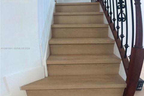 Снять в аренду таунхаус в Майами, Флорида 3 спальни, 166.57м2, № 2024508 - фото 9