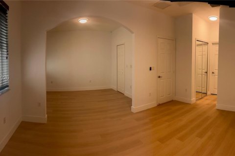 Снять в аренду таунхаус в Майами, Флорида 3 спальни, 166.57м2, № 2024508 - фото 18