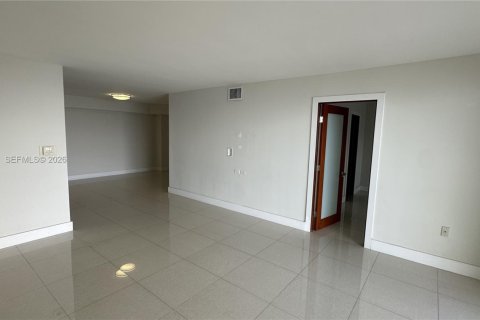 Снять в аренду кондоминиум в Майами, Флорида 1 спальня, 86.4м2, № 2048010 - фото 5