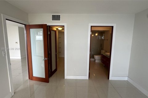 Снять в аренду кондоминиум в Майами, Флорида 1 спальня, 86.4м2, № 2048010 - фото 13