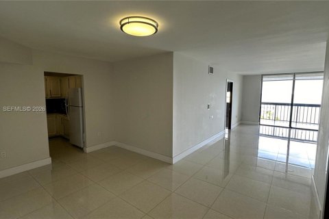 Снять в аренду кондоминиум в Майами, Флорида 1 спальня, 86.4м2, № 2048010 - фото 3