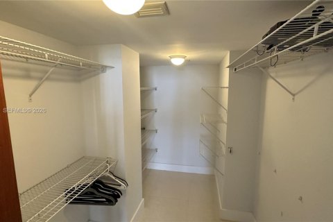 Снять в аренду кондоминиум в Майами, Флорида 1 спальня, 86.4м2, № 2048010 - фото 16