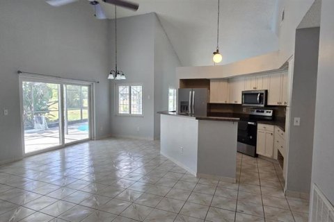 Casa en alquiler en Orlando, Florida, 3 dormitorios, 156.45 m2 № 2421629 - foto 4