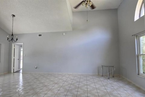 Casa en alquiler en Orlando, Florida, 3 dormitorios, 156.45 m2 № 2421629 - foto 2