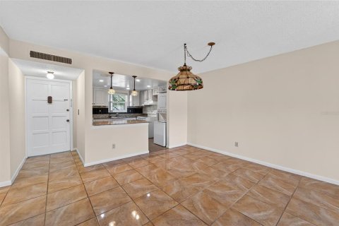 Condominio en venta en Brandon, Florida, 2 dormitorios, 101.26 m2 № 1913417 - foto 9
