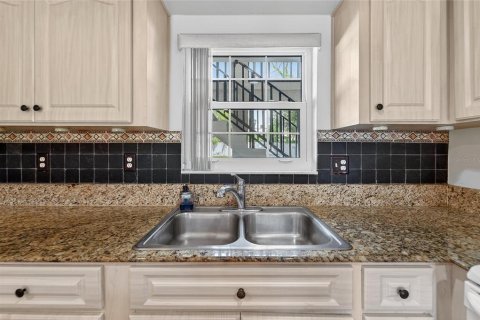 Condominio en venta en Brandon, Florida, 2 dormitorios, 101.26 m2 № 1913417 - foto 12