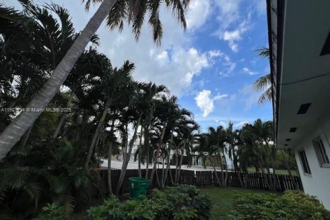 Villa ou maison à vendre à Miami, Floride: 4 chambres, 157.93 m2 № 1955071 - photo 15