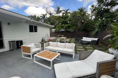Villa ou maison à vendre à Miami, Floride: 4 chambres, 157.93 m2 № 1955071 - photo 11