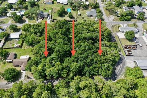 Commercial property in St. Lucie, Florida № 2176960