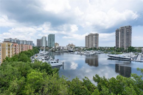 Copropriété à louer à Aventura, Floride: 2 chambres, 109.62 m2 № 1779882 - photo 2