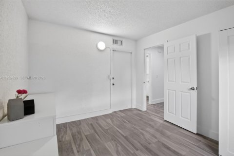 Touwnhouse à louer à Cooper City, Floride: 4 chambres, 183.48 m2 № 2020099 - photo 18