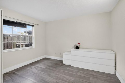 Touwnhouse à louer à Cooper City, Floride: 4 chambres, 183.48 m2 № 2020099 - photo 19