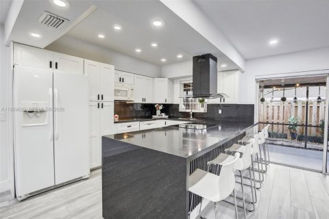 Touwnhouse à louer à Cooper City, Floride: 4 chambres, 183.48 m2 № 2020099 - photo 9