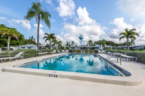Condo in Venice, Florida, 2 bedrooms  № 1810415 - photo 25