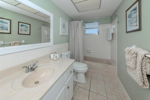 Condo in Venice, Florida, 2 bedrooms  № 1810415 - photo 13