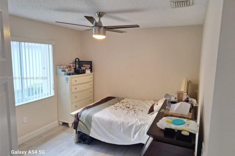 House in Pembroke Pines, Florida 3 bedrooms, 154.5 sq.m. № 1725930 - photo 10