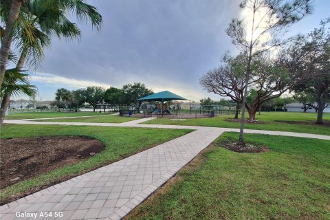 House in Pembroke Pines, Florida 3 bedrooms, 154.5 sq.m. № 1725930 - photo 2