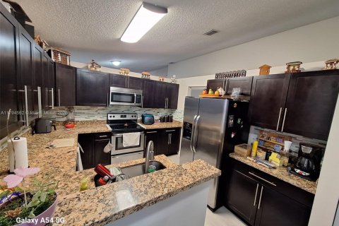 House in Pembroke Pines, Florida 3 bedrooms, 154.5 sq.m. № 1725930 - photo 16